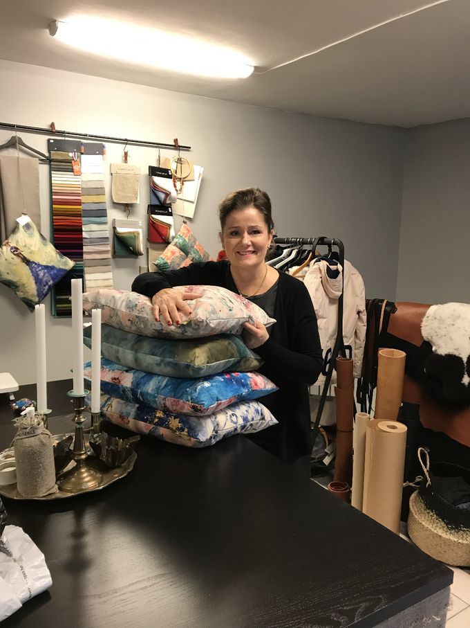 Ateljé Brasier och AntonMyra design
Camilla med mina kuddar