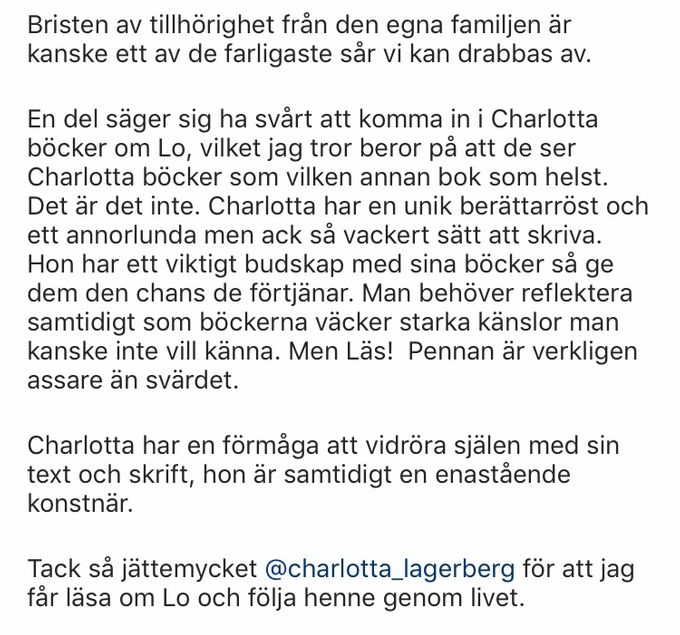 I min bokhylla
Förmåga att vidröra själen med sin text och skrift, hon är samtidigt en enastående konstnär.
